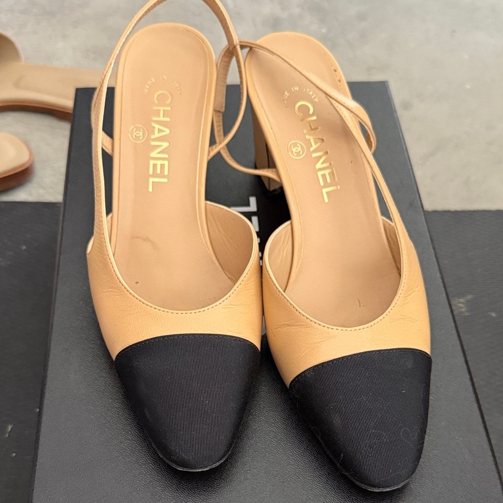 CHANEL Tan and Black Slingback Heels